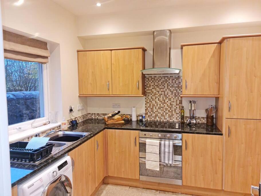 BeithComfortable 2 Bed Townhouse. Near To Amenities.アパートメント エクステリア 写真
